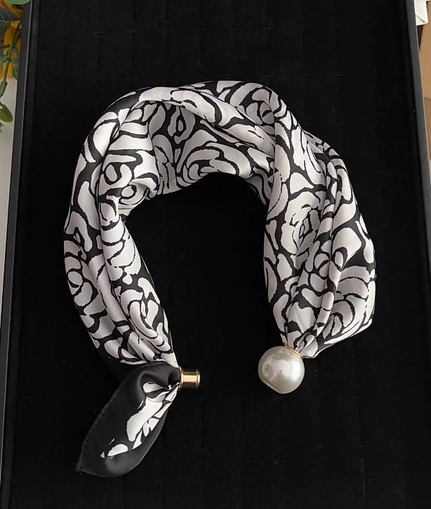 🧣 Effortless Glamour: Pop-On Pearl Necklace Scarf ✨