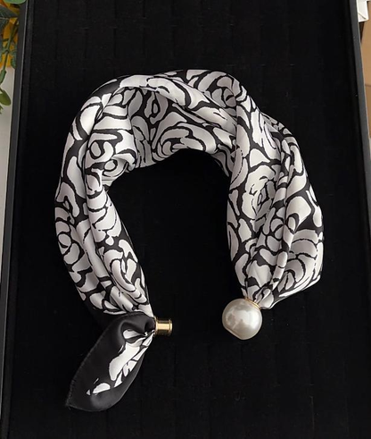 🧣 Effortless Glamour: Pop-On Pearl Necklace Scarf ✨