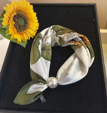 🧣 Effortless Glamour: Pop-On Pearl Necklace Scarf ✨