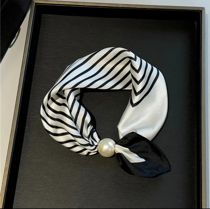 🧣 Effortless Glamour: Pop-On Pearl Necklace Scarf ✨