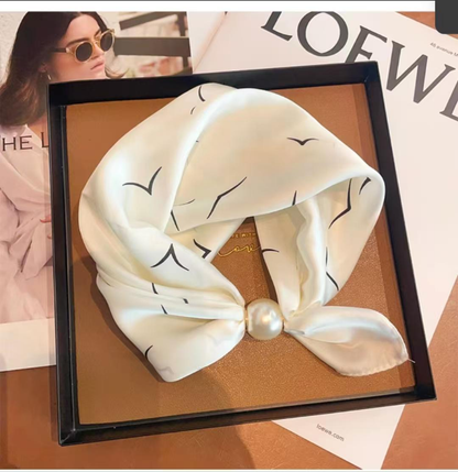 🧣 Effortless Glamour: Pop-On Pearl Necklace Scarf ✨