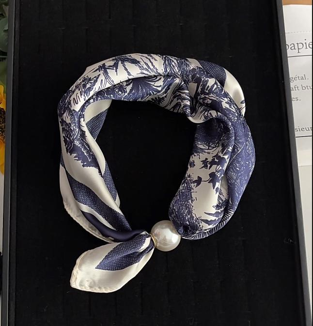 🧣 Effortless Glamour: Pop-On Pearl Necklace Scarf ✨