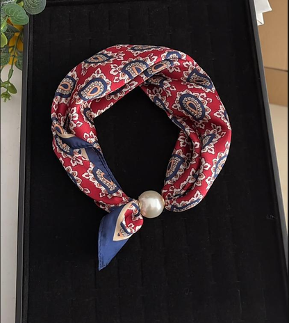 🧣 Effortless Glamour: Pop-On Pearl Necklace Scarf ✨
