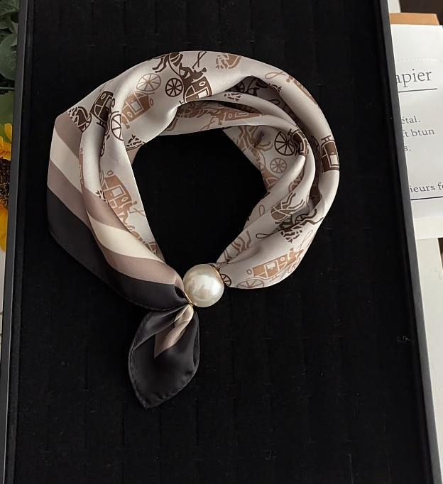 🧣 Effortless Glamour: Pop-On Pearl Necklace Scarf ✨